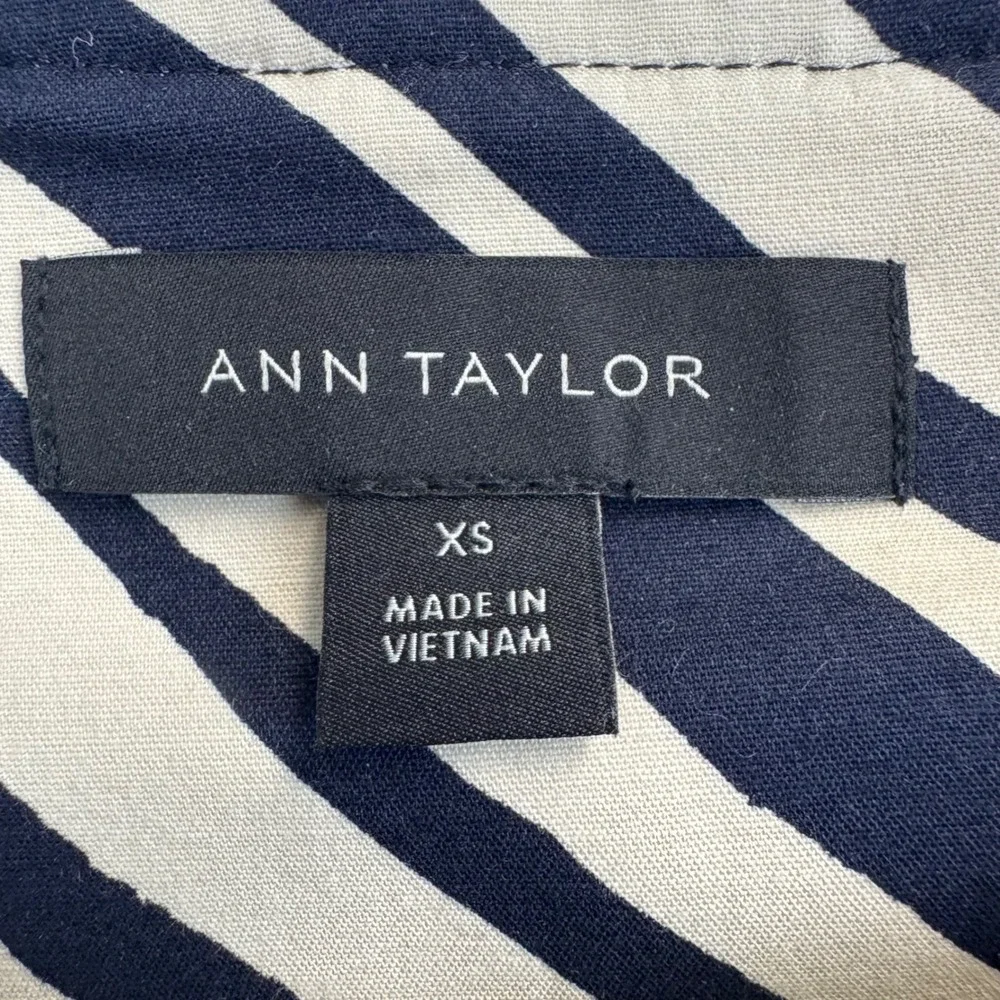 Ann Taylor Womens XS Navy Cream Diagonal Stripe Cropped Jacket Snap Front Pocket